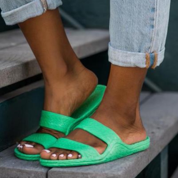 New Green Waterproof Slip On Sandals Size 9 - Picture 2 of 4